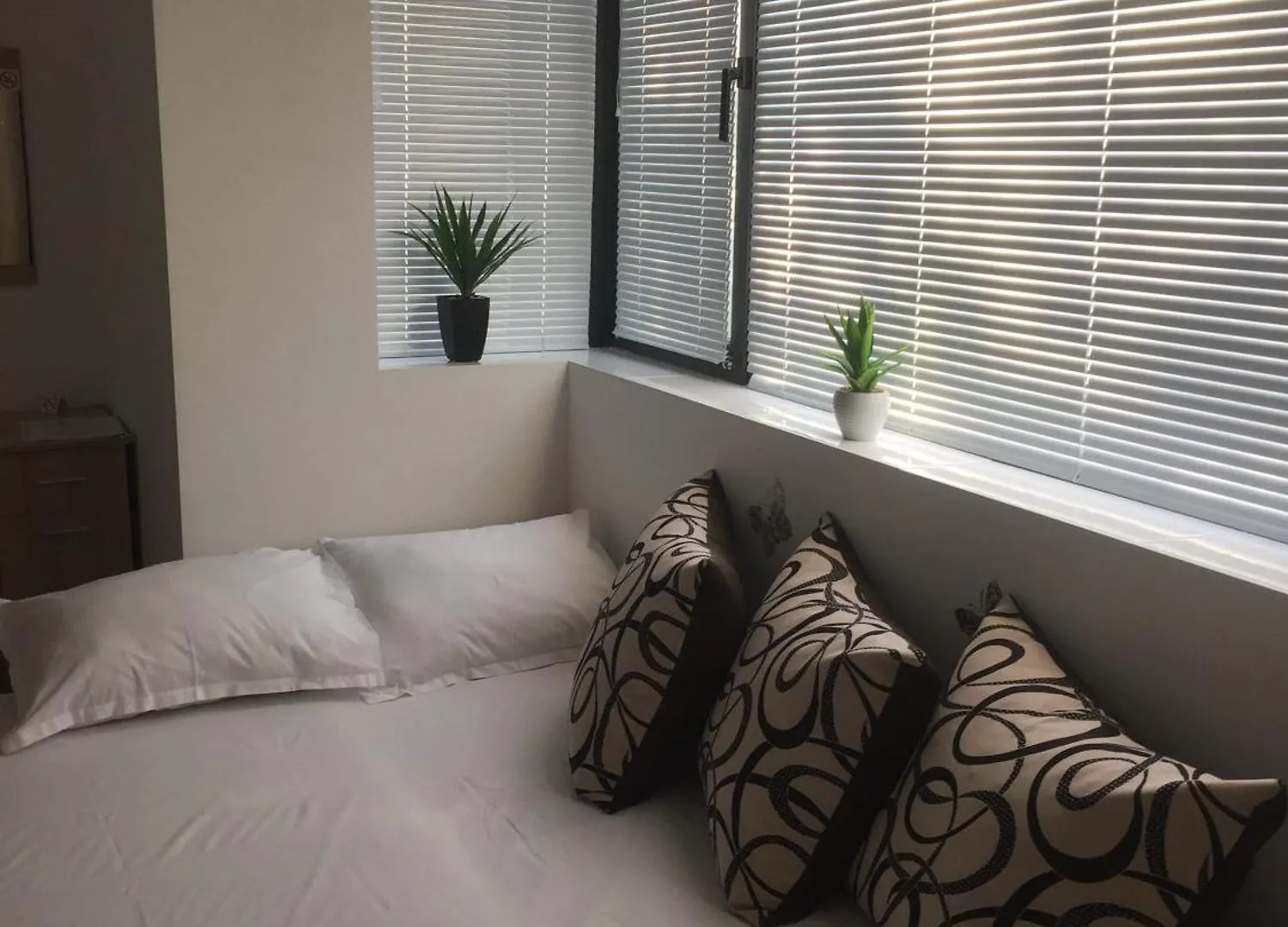 Studio Zori Burgas 0*,